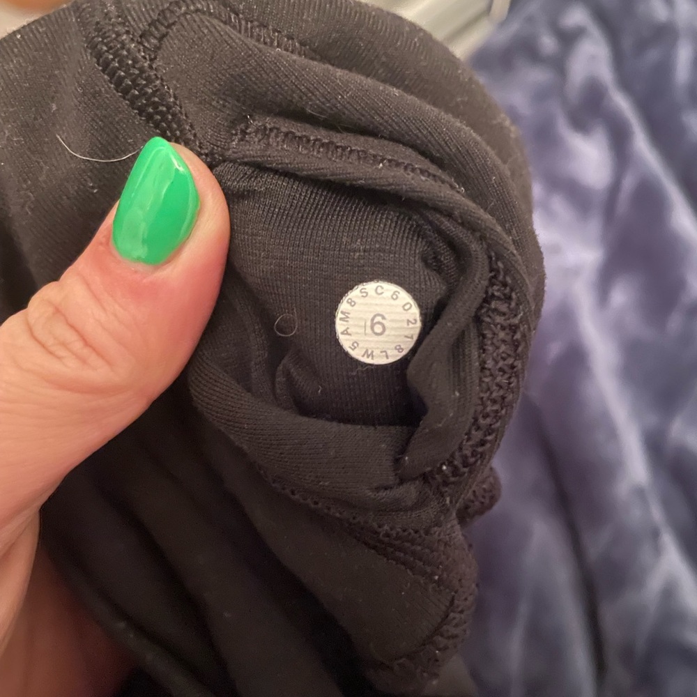 Size 6 black wunder under leggings. 25”